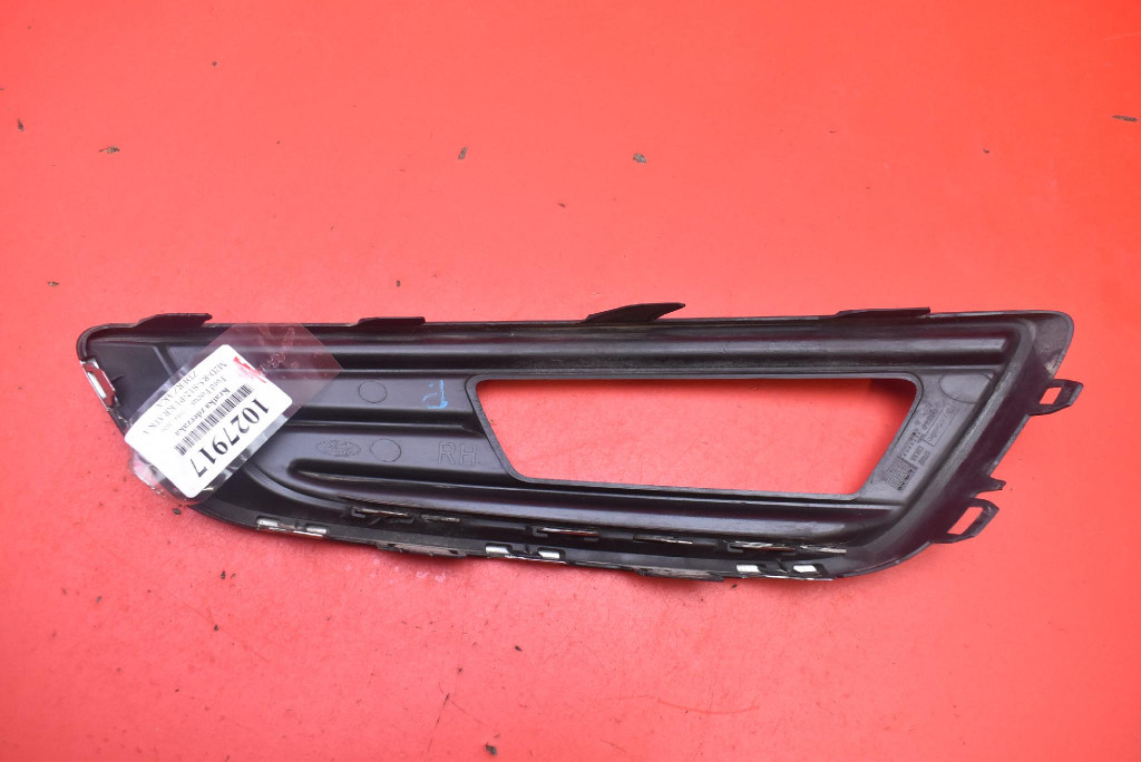 Купити Решітка бампера протитуманної фари права чорна хром f1eb-15a298-b ford focus mk3