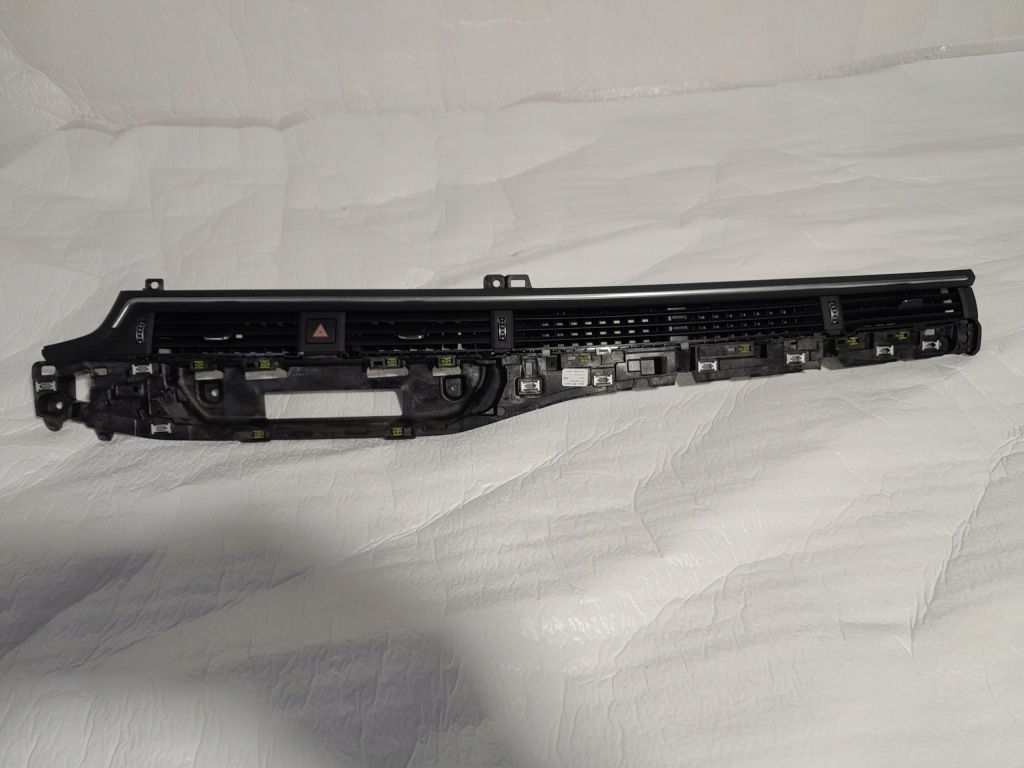 фото №1, Audi a4 b9 lift решётка обдув 8w1820902d