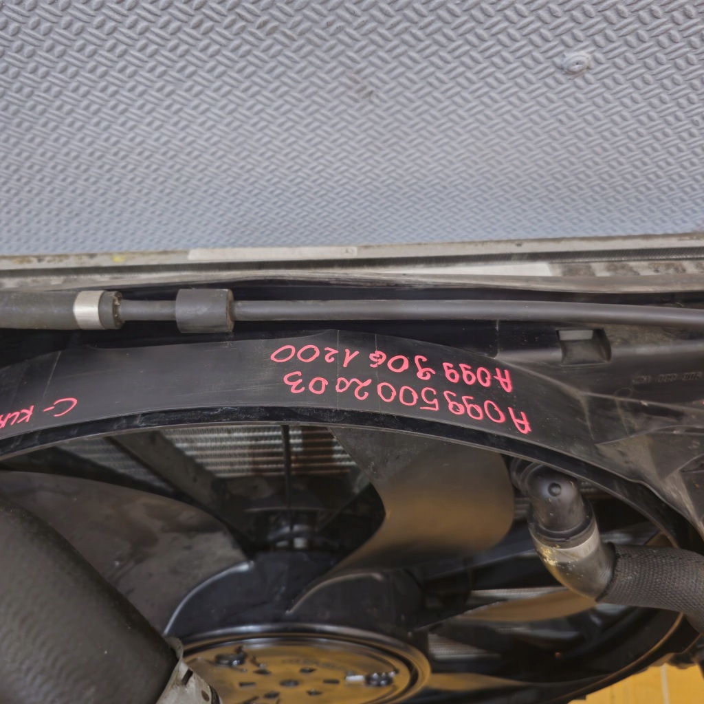 Mercedes c-klasa w205 комплект радиатор воды кондиционера вентилятор с Разборки