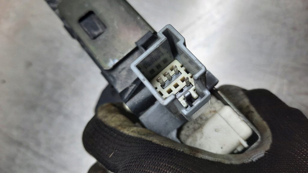 фото №5, Замок задний крышки 4 pin volvo xc90