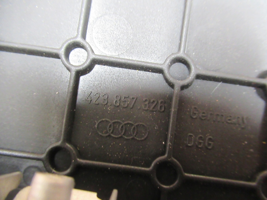 фото №3, Audi r8 lift пластик кронштейн w консоль 423857326