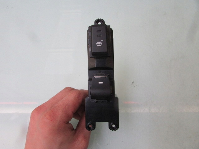 фото №1, Tucson ii lift 19r переключатель подогрев сиденье левый