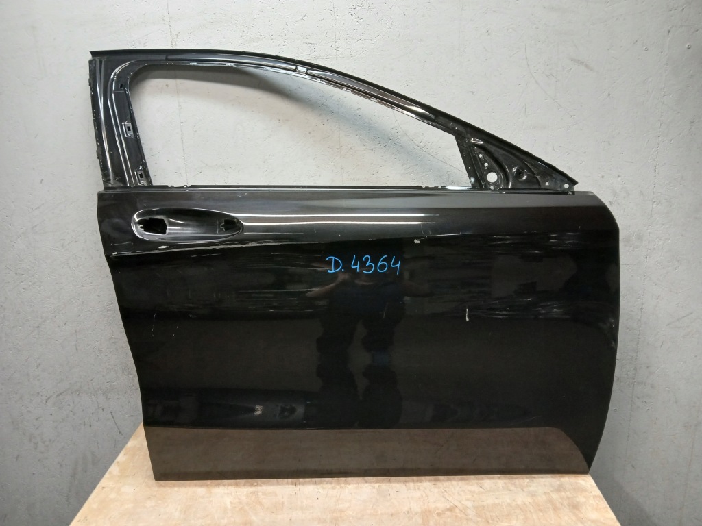 Купити Двері перед праве mercedes gla w156