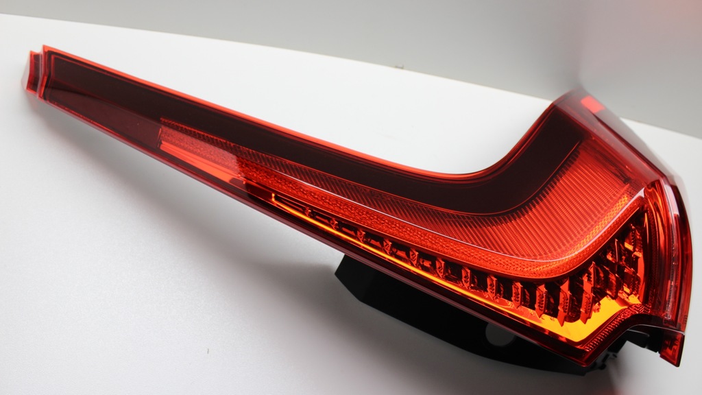 фото №13, Volvo xc60 ii - лампа задня права led 2017+