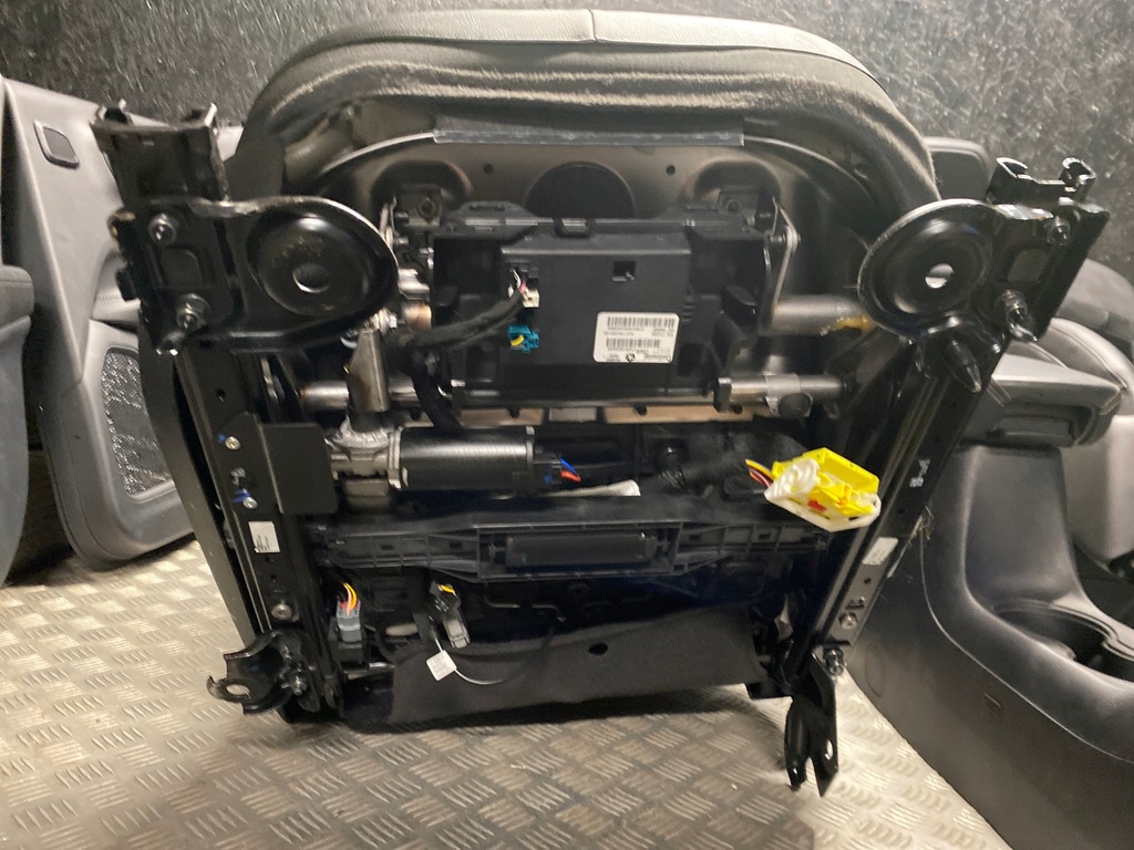 фото №6, Сидіння, заднє сидіння, комплект jeep compass 2020 панель двері підлокітник