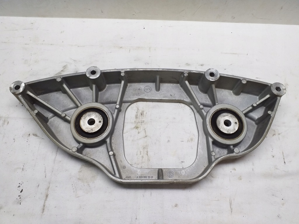 фото №1, Mercedes amg кронштейн кронштейн диференціал