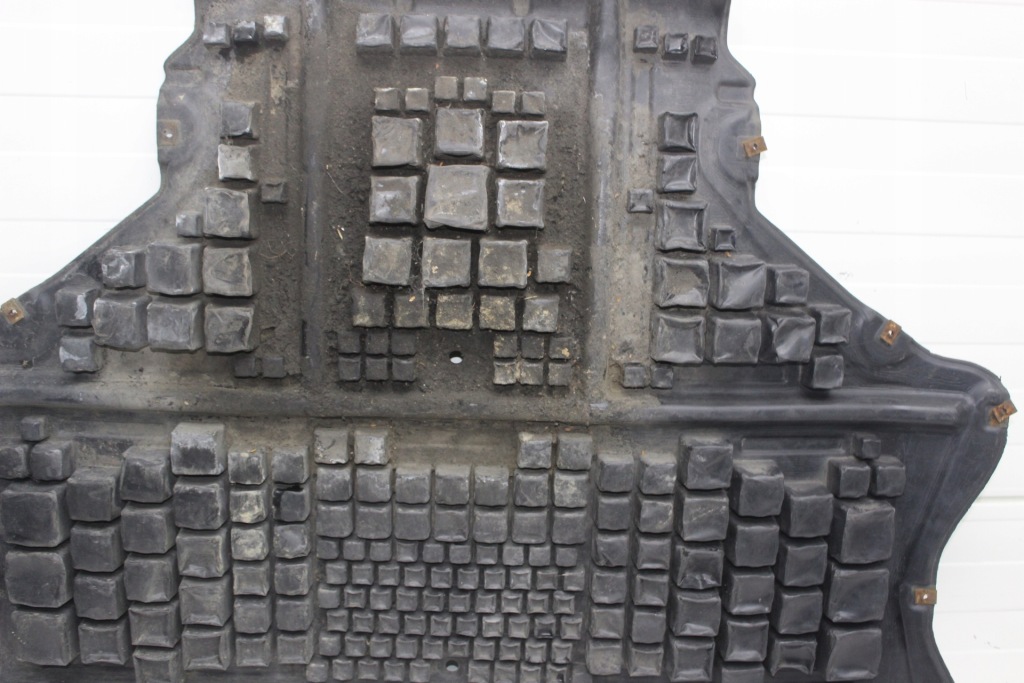 Mercedes накладка под двигатель a9015240925 Недорого