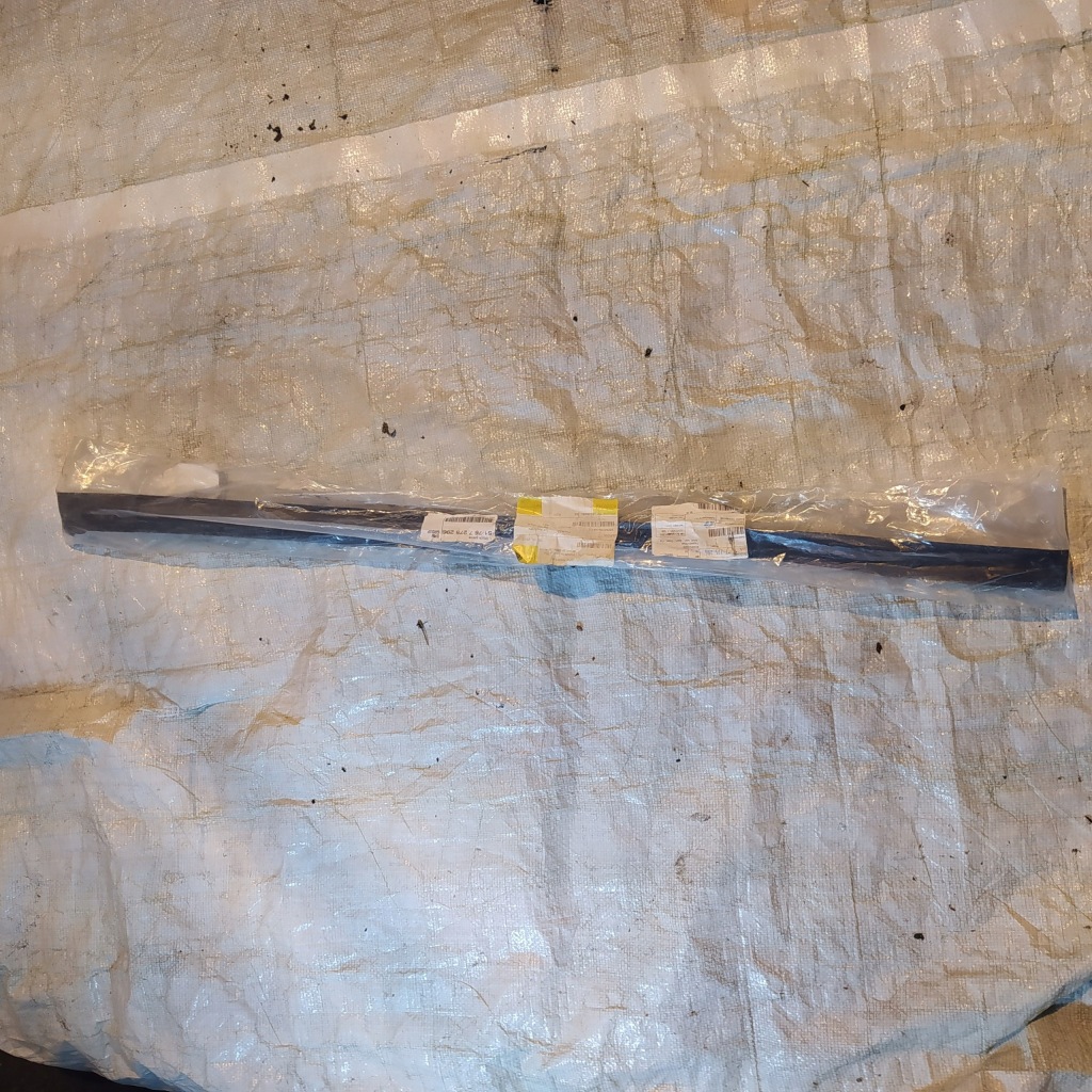 фото №1, Bmw 6 f06 gran coupe резиновый прокладка дверь передних