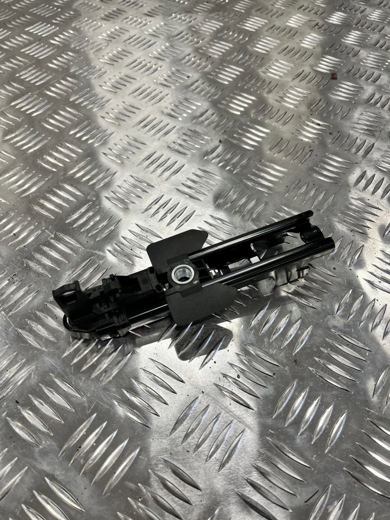 Купити Повзунок регулювання поперечина перед audi a5 8t 07- 8t8857833