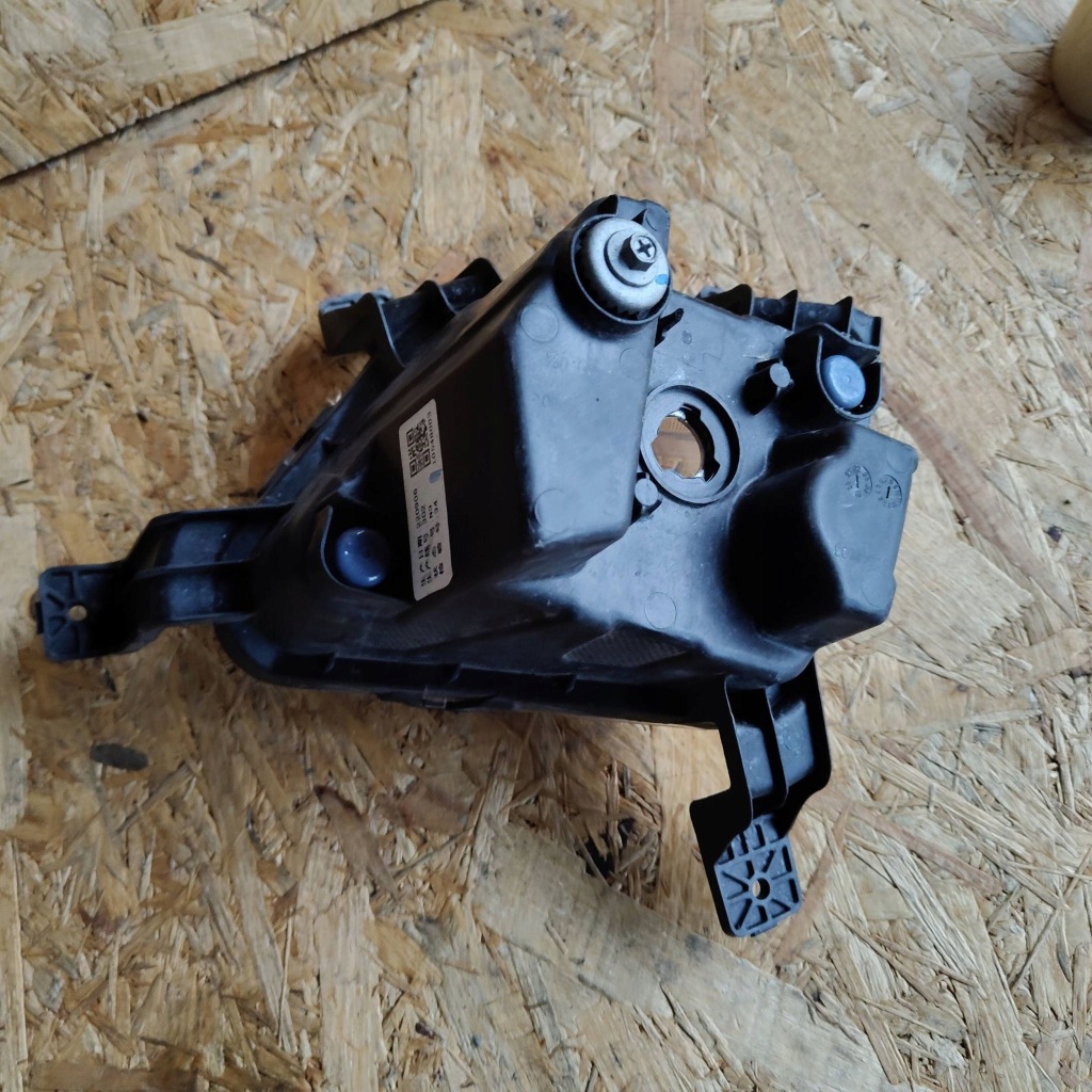 Лампа противотуманная передняя перед сторона правая mg zs 10548003 Недорого