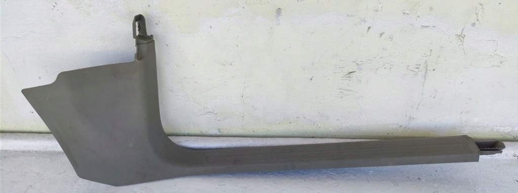 фото №1, Молдинг порог правый перед серая audi a6 4f1867272b