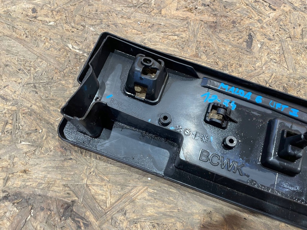 фото №13, Mazda 3 bp iv 4 19- hb молдинг подкладка pod номерной знак бампер перед передняя