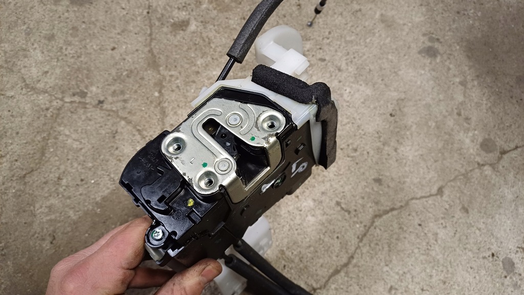 фото №6, Hyundai ix35 замок дверь левый передний 81310-2y000 6pin europa