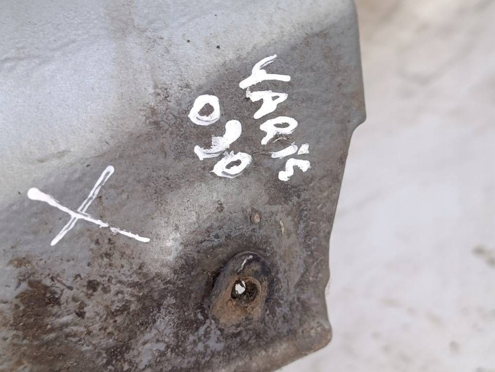 Toyota yaris 2 06-11 крила правий перед Зі Шроту