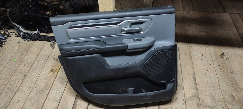 фото №1, Обшивка обивка дверь левый задняя dodge ram 1500 2019-
