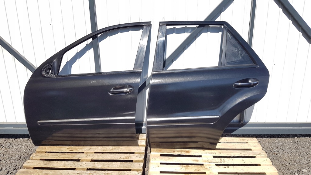 Купити Mercedes ml 164 двері ліва задній задні в гарному стані демонтаж