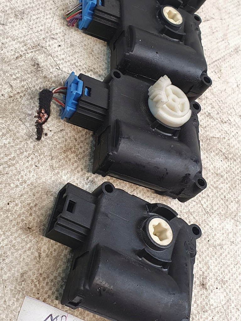 фото №7, Двигатель отопителя регулятор 0132801359 bosch audi a6 c6 sedan 05r.