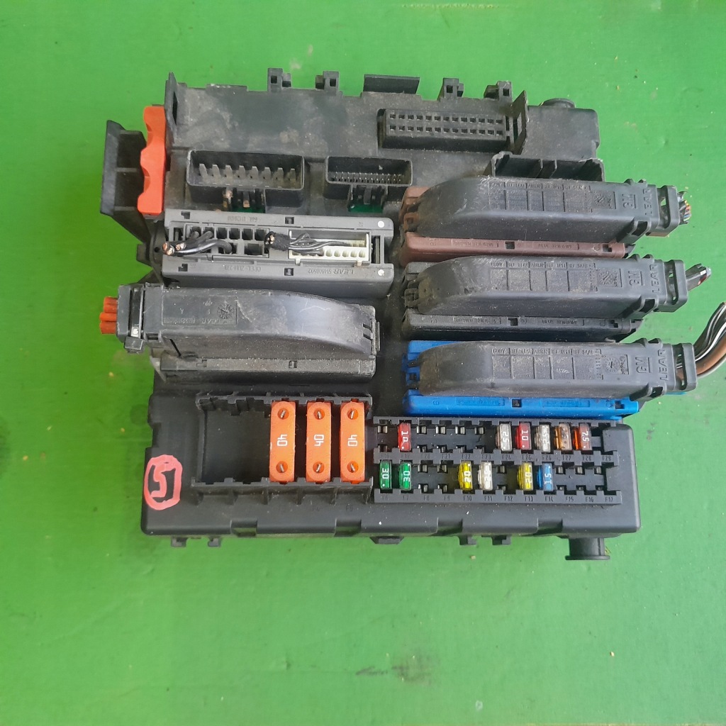 Купить Коробка предохранителей opel vectra c 13112914 au