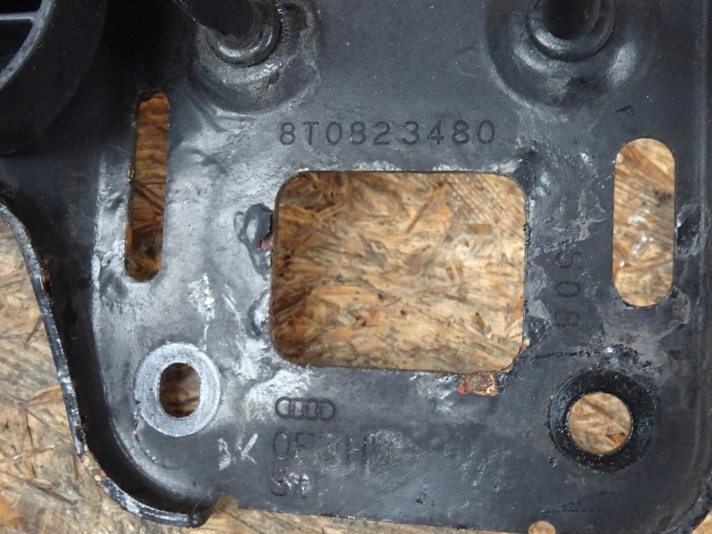 фото №13, Audi s5 a5 8t a4 b8 замок засов капот 8t0823480