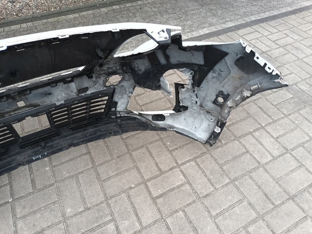 Бампер передній peugeot 3008 2 перед 16 - 20 фара full led Оригінал