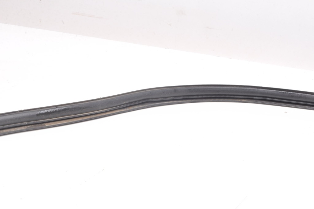 Aston martin db11 прокладка правая  перед Недорого