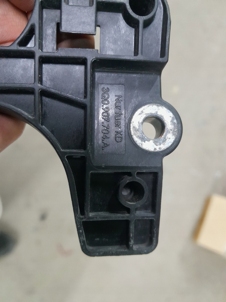 фото №3, Корзина кронштейн радара 3q0907704a оригинал passat b8