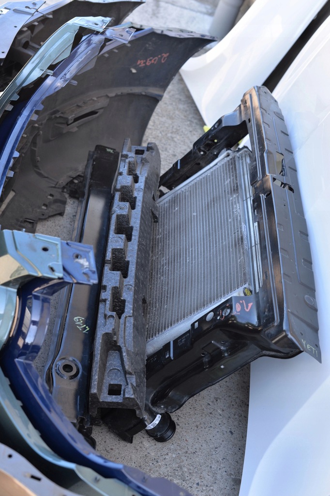 фото №15, Капот бампер решітка радіатора крила pas лампа h7 ксенон балка skoda yeti 2008-