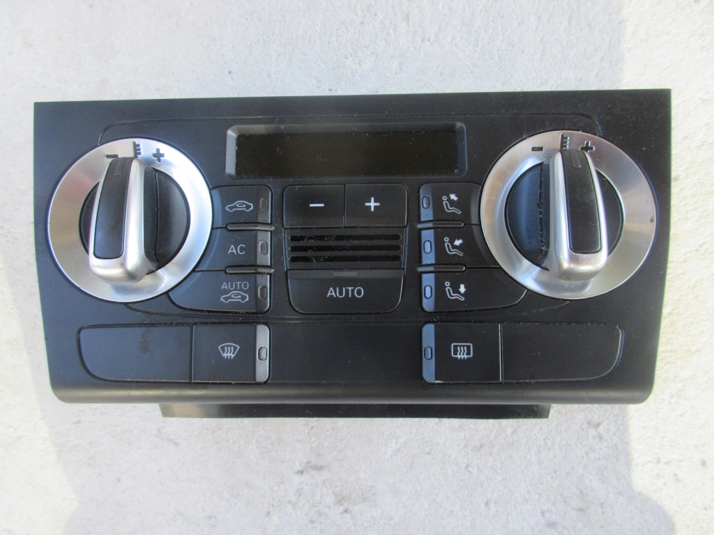 фото №1, Панель обдув кондиционера audi a3 8p lift 8p0820043bg