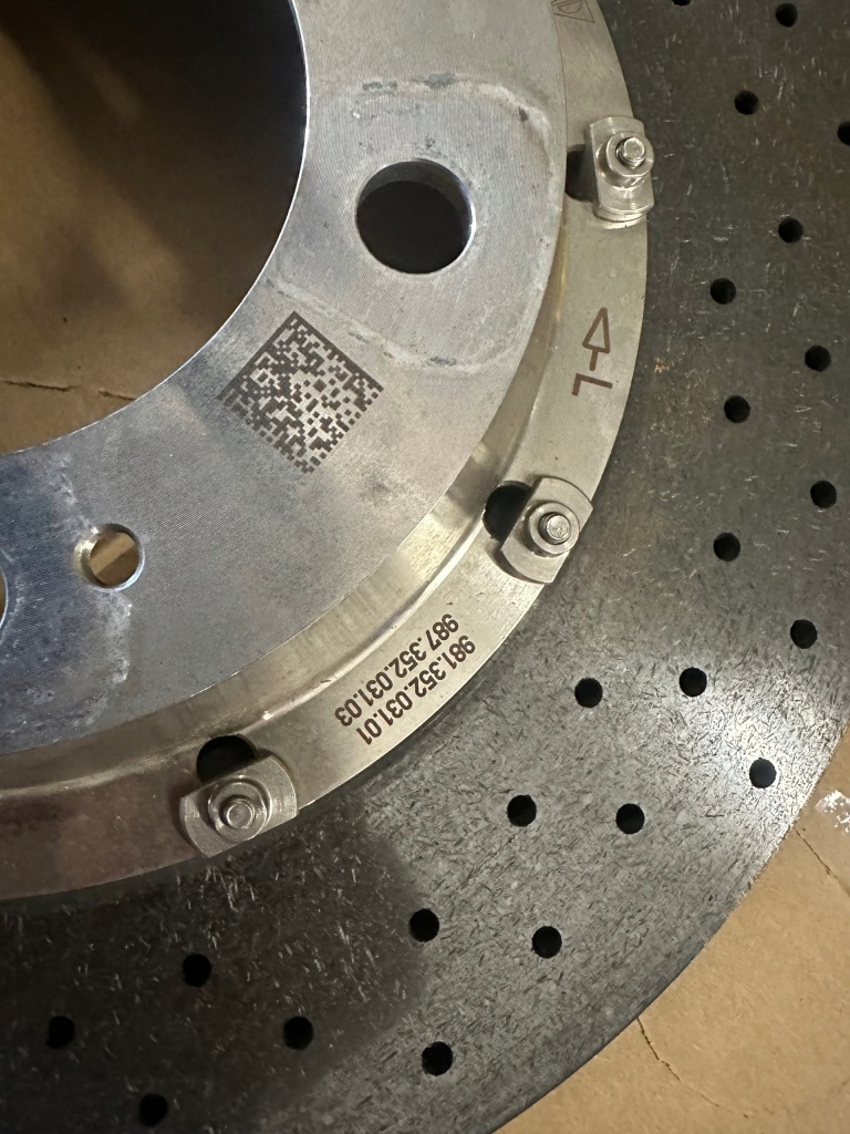 Диск тормозная керамическая левый задний  porsche 718 98135203101 98735203103 в Украине