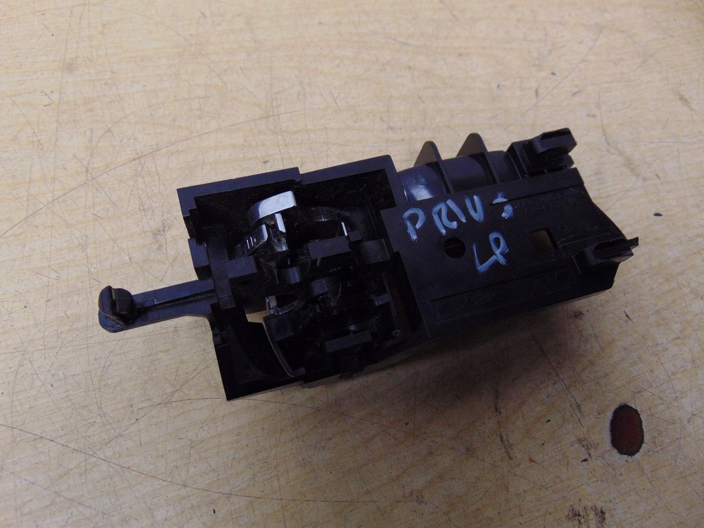 фото №7, Ручка внутренняя дверь левая перед toyota prius ii 2002- 69206-47020