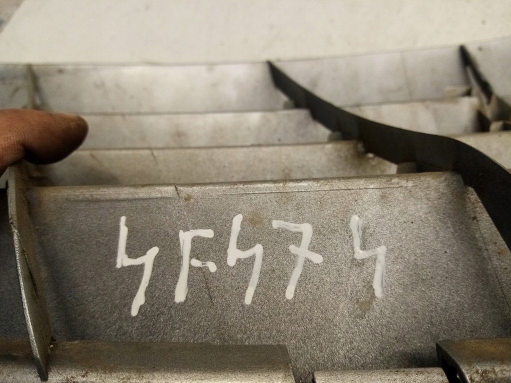 Решітка  решітка радіатора комплектна перед a1698800183 w245 mercedes b klasa Київ