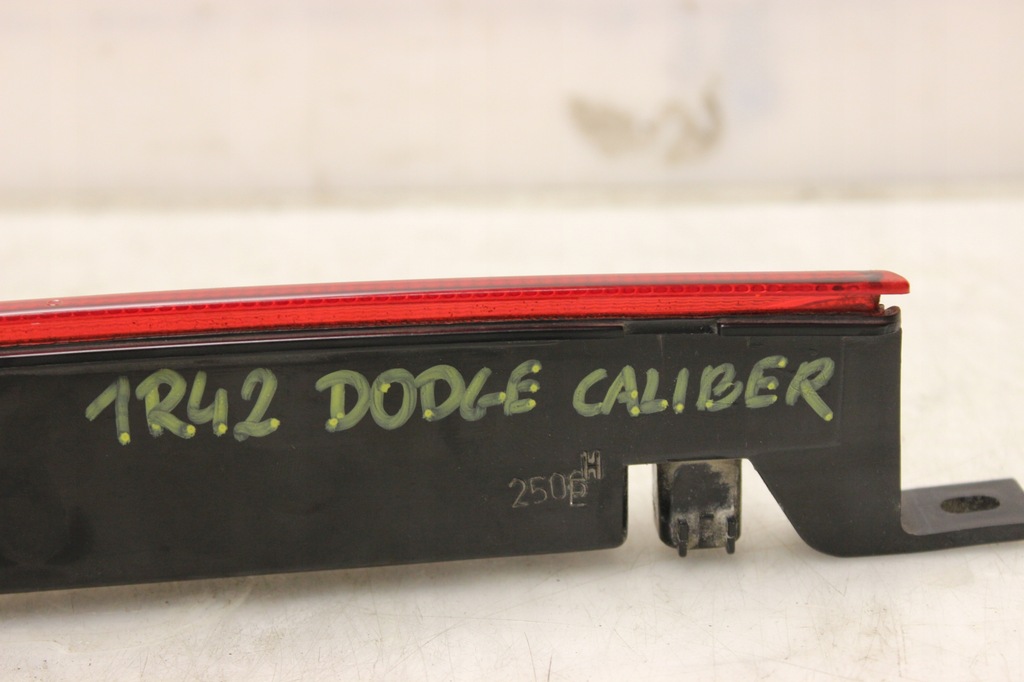 фото №4, Третий свет стоп стоп-сигнал dodge caliber 06r-