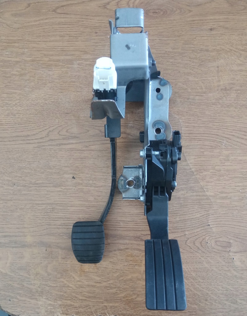 фото №1, Renault clio iv педаль газа тормоза 180029347r