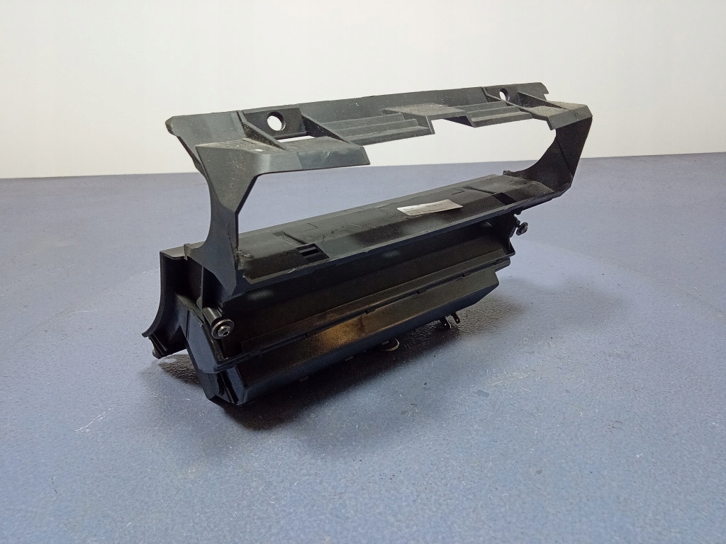 Bmw 3 e46 бардачок попільничка роз'єм 12v eu 8268888 в Україні