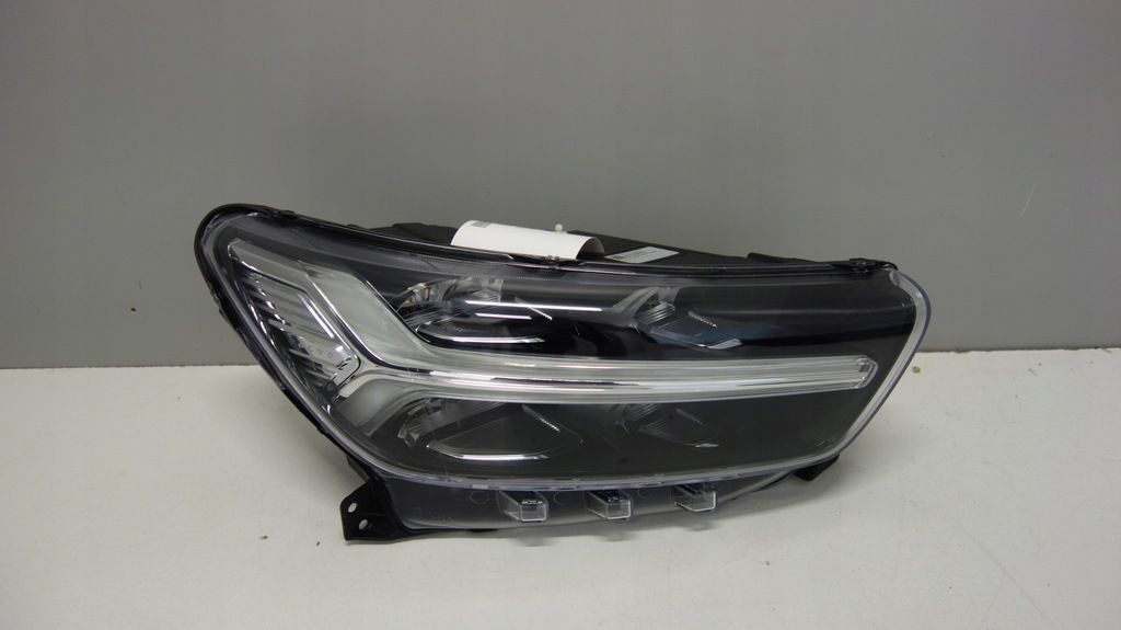 фото №1, Volvo xc40 ii лампа правая led uk rhd 32133576