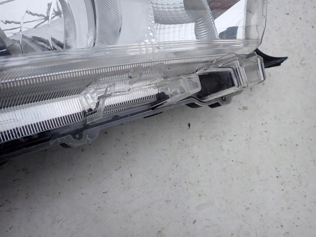 фото №6, Toyota hilux viii 15- лампа права перед