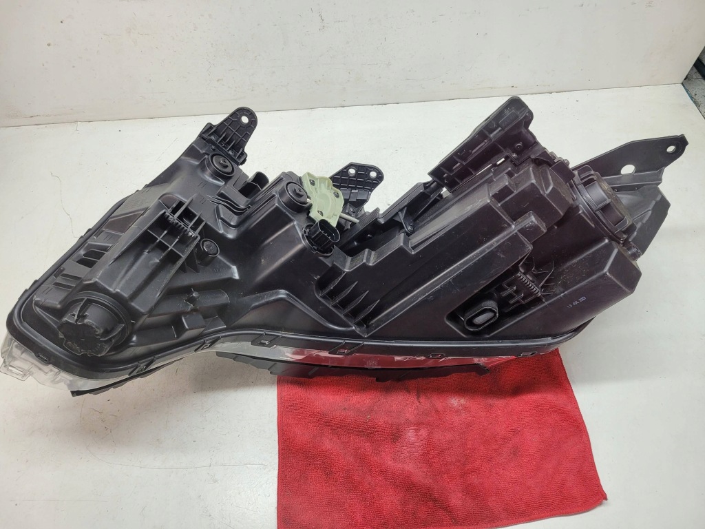 Kia carnival iv передня фара правий 92102r0 Зі Шроту