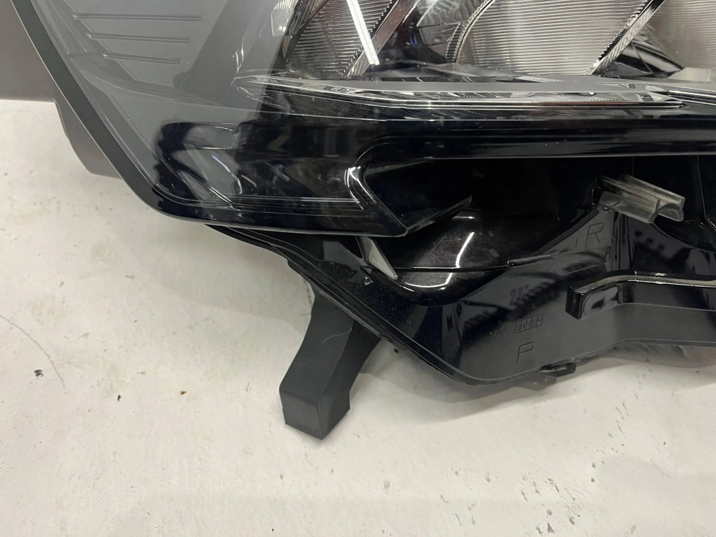 Nissan townstar фара правый  led 21 - с Разборки