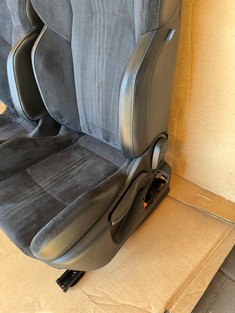 фото №9, Renault megane iv kombi gt сидіння шкіряний сидіння заднє сидіння салон