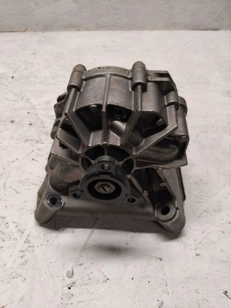 фото №1, Bmw 6 f06 gran coupe 2014 насос масляна 7643256