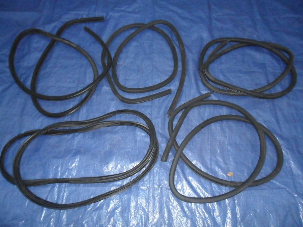 фото №1, Vw golf vi kombi прокладка дверь правый задняя