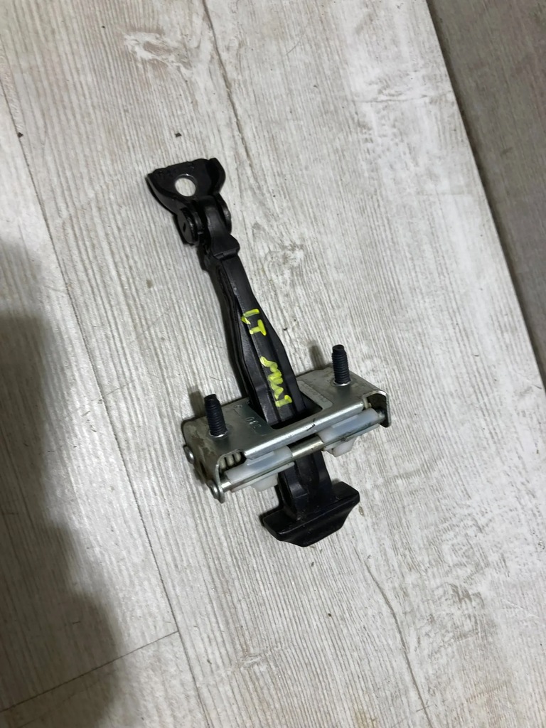 фото №1, Ford fiesta mk8 обмежувач двері задня