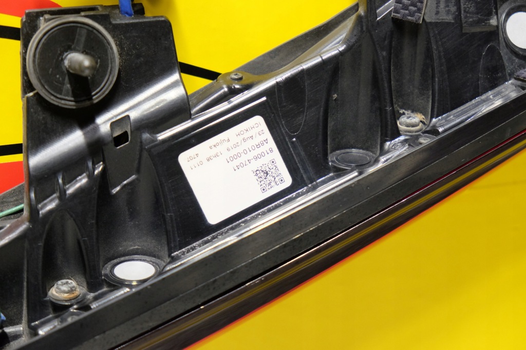 Toyota prius prime 2017- накладка крышки фара led задний  америка Оригинал