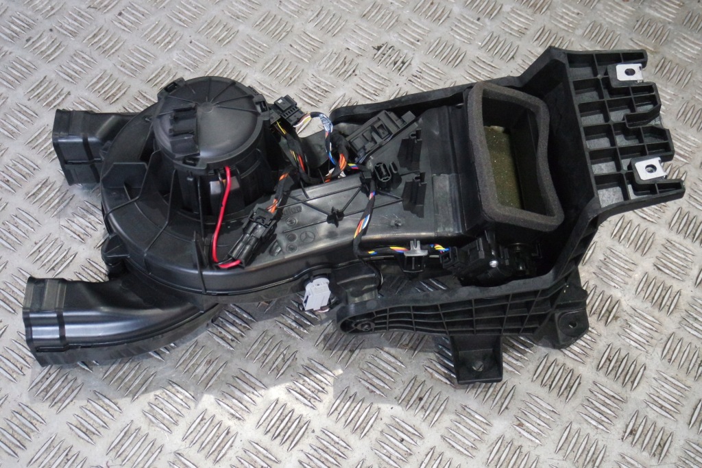 фото №1, Отопитель задняя mercedes w463/4 a1668300008