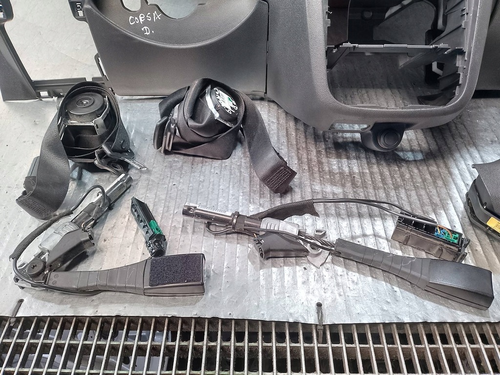 фото №9, Приборная панель приборная, консоль подушки безопасности датчик ремни opel corsa d