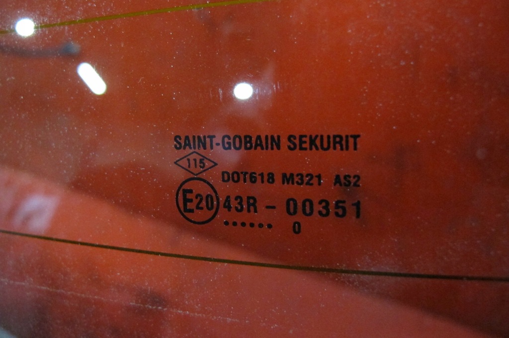 фото №4, Dacia sandero 1 i 08-12 стекло крышка багажника багажника задняя задняя 2010 rok