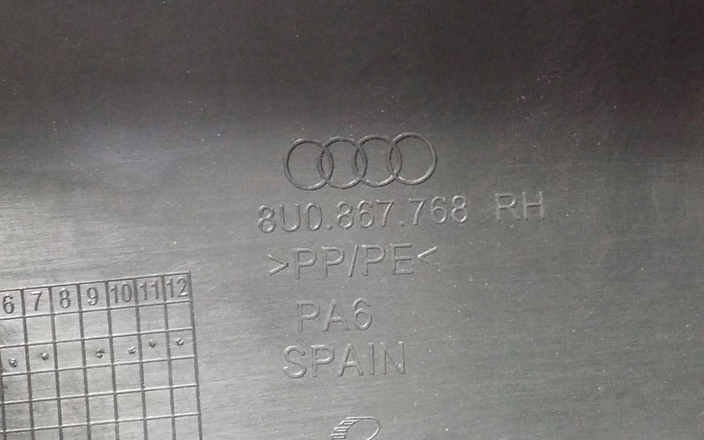 2013 audi q3 8u пластик боковий сидіння 8u0867768 Зі Шроту