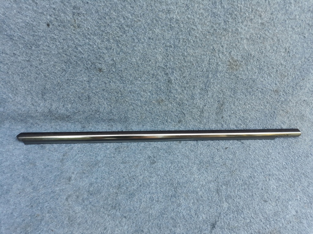 фото №1, Молдинг уплотнитель хром перед правая mercedes w211