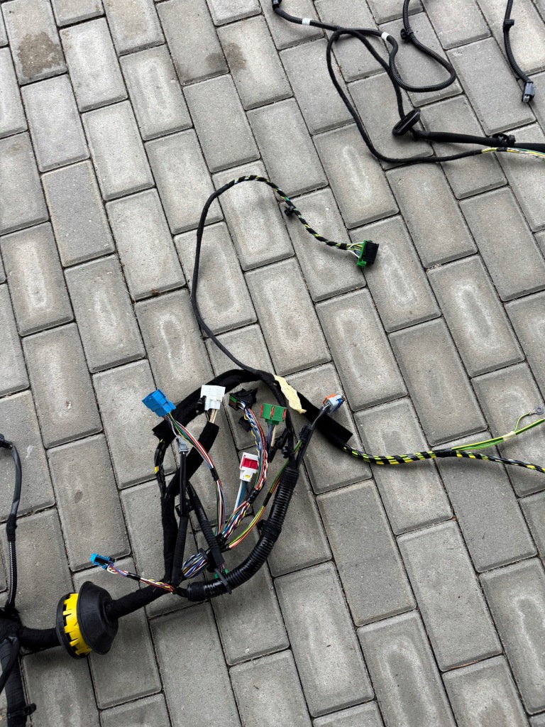 Wiązkamoduł напруги акумулятор citroen peugeot 28236841 оригінальний номер 308 508 Недорого