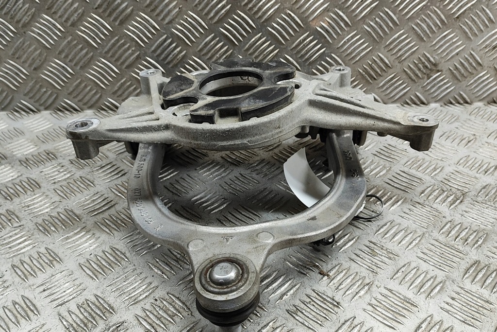 фото №5, Tesla model y передній правий верхній кронштейн важеля 1044376-00-d 23305100